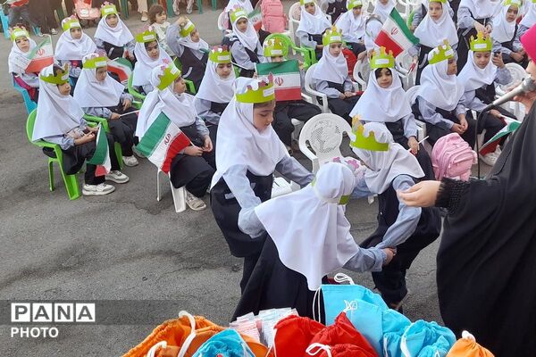 جشن «شکوفه‌های بهشتی» در دبستان محدثه شاهد ورامین