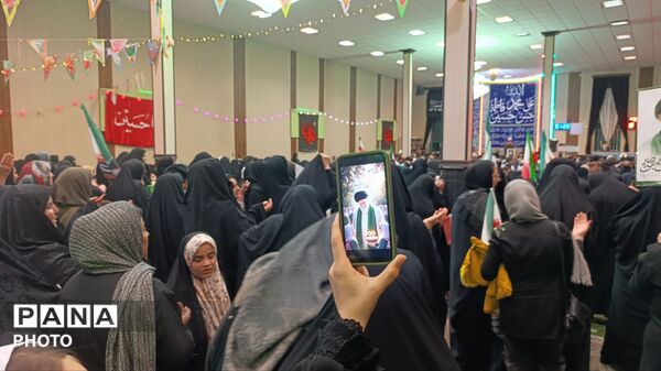تجمع فرهنگیان و دانش‌آموزان ملکان در یادبود شهدای جنگ‌ تحمیلی سوم 
