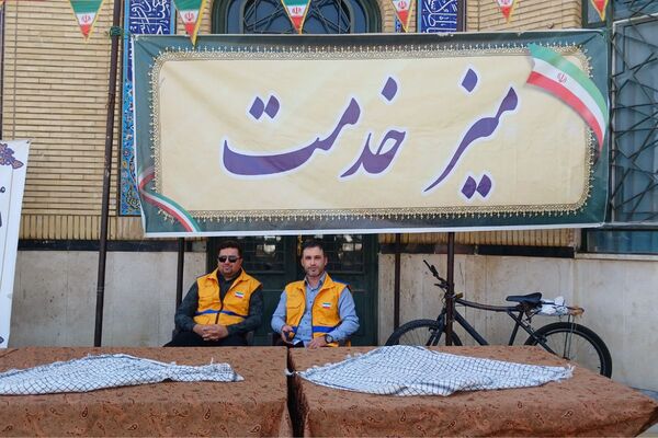 پاسخگویی و رفع مشکلات مردمی توسط مسئولان آموزش و پرورش در میز خدمت نماز جمعه