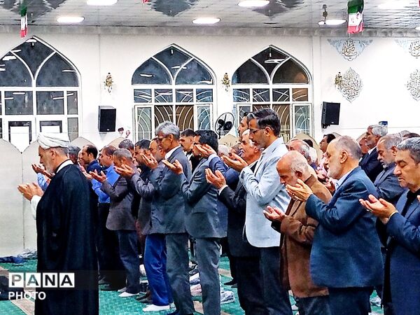 نماز جماعت همزمان با شهادت امام صادق(ع)