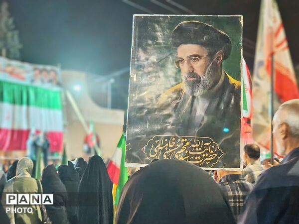 دومین اربعین حضور مردم غیور نیشابور همزمان با دومین سالگرد شهادت شهدای خدمت