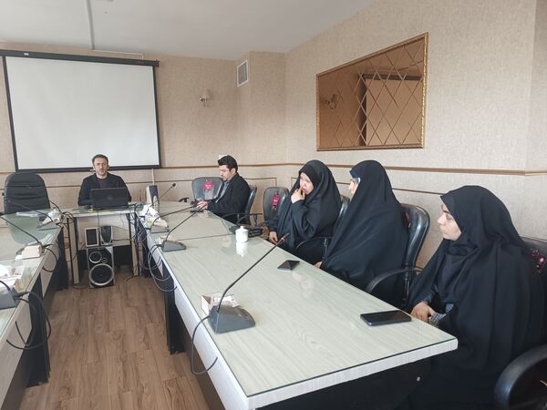 جلسه هم‌اندیشی و تقدیر از فعالان حوزه سوادآموزی ناحیه ۵ مشهد