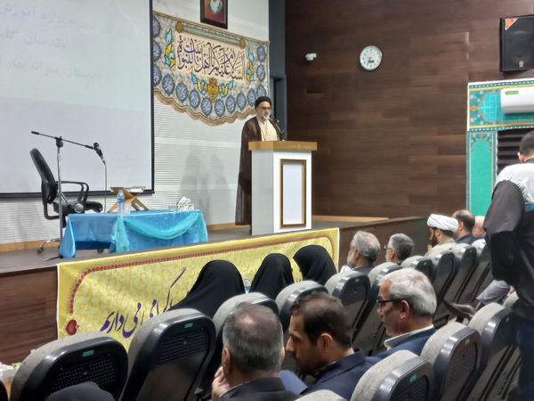 بهره‌برداری از زمین چمن مصنوعی مدرسه «بهار نور معرفت» در قم