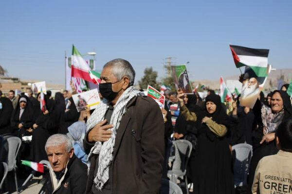حضور پرشور دانش‌آموزان گچساران در راهپیمایی ۲۲ بهمن