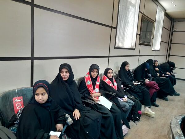 هم‌اندیشی فرماندار تفت با دانش‌آموزان 