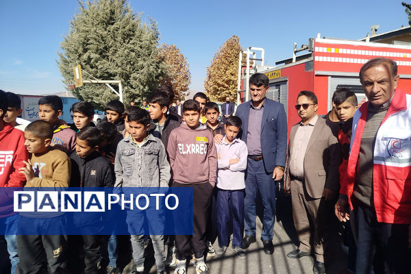 دانش‌آموزان مدرسه شهید باهنر لردگان آماده مقابله با زلزله شدند