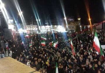 جوشش احساسات ملی در تجمع مردمی با شعار مرگ بر اسرائیل