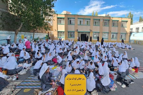 اردوی یک روزه درون مدرسه‌ای در دبستان دخترانه فردوسی 2 ناحیه یک اردبیل