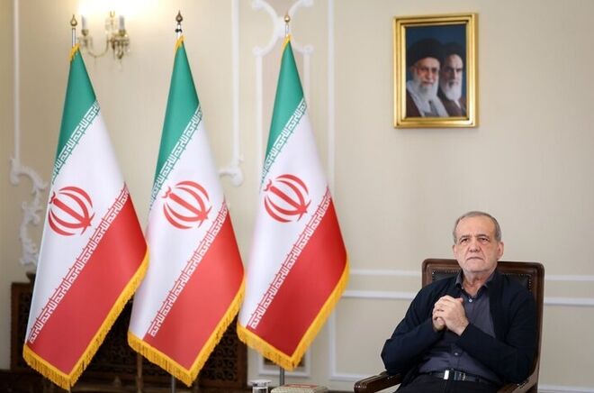 پزشکیان: خدمت بی‌منت و مشارکت مردمی، پایه حل مشکلات کشور است
