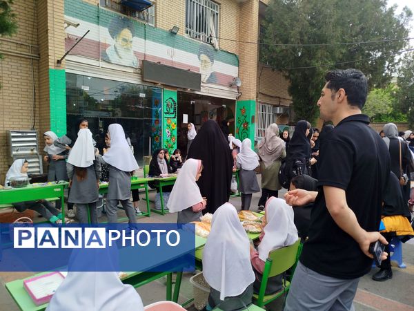 بازارچه کسب و کار دانش‌‍آموزان مدرسه حضرت رقیه(س)