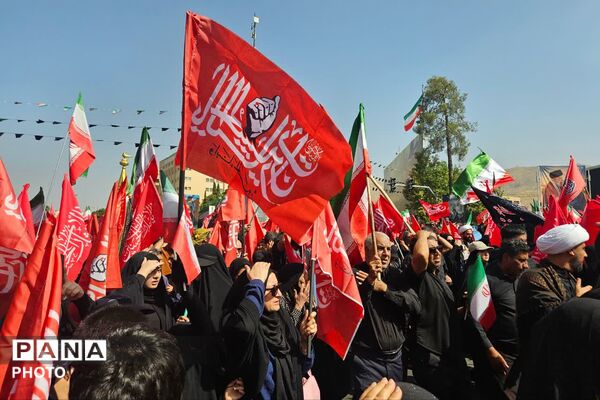 پیاده‌روی جاماندگان اربعین به سوی شاهچراغ (ع)