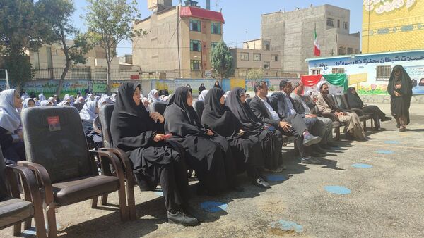 آیین نواختن زنگ مهر، ایثار و شهادت در دبستان شاهد حاج تقی آقا بزرگ ناحیه یک مشهد 