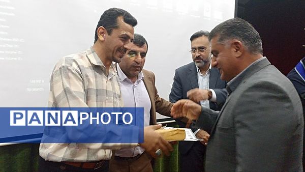 همایش تجلیل از مربیان و اعضای پیشتاز در محمودآباد 