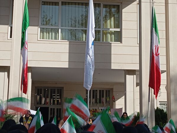 طلوعی تازه برای دانش‌آموزان دبیرستان مصلی نژاد حضرت زهرا در اول مهر