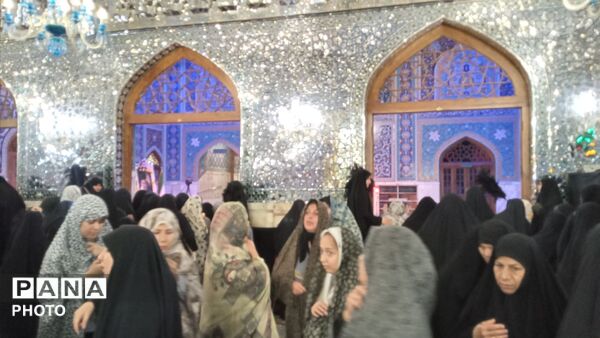 تجدید میثاق زائران با قائد شهید امت اسلامی در جوار بارگاه رضوی