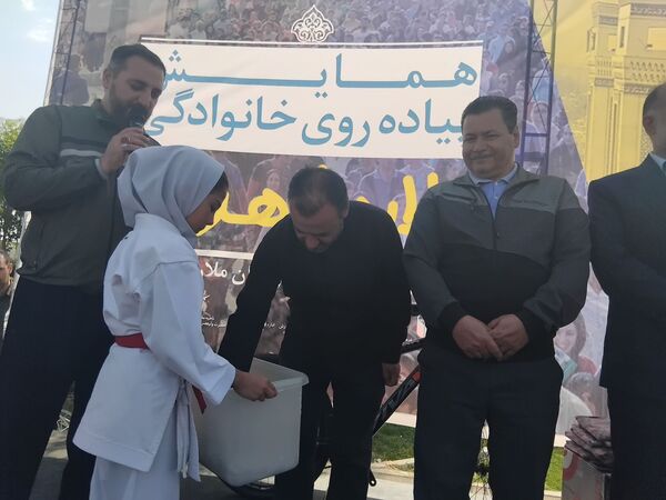 طرح پویا، شهر پویا با برگزاری  همایش پیاده روی خانوادگی در بوستان ورزش ملارد 