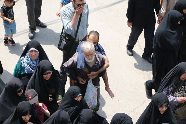 راهپیمایی نمازگزاران جمعه قم در محکومیت جنایات اردوگاه «النصیرات»