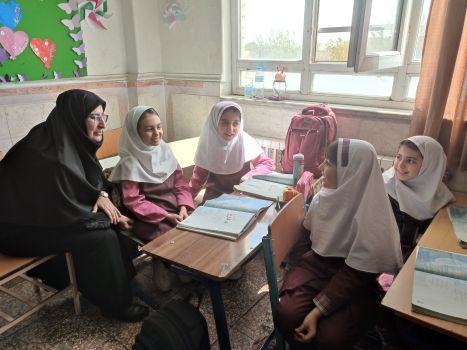 بازدید معاون آموزش ابتدایی وزیر آموزش وپرورش از دبستان دخترانه شهید سقایی اردبیل