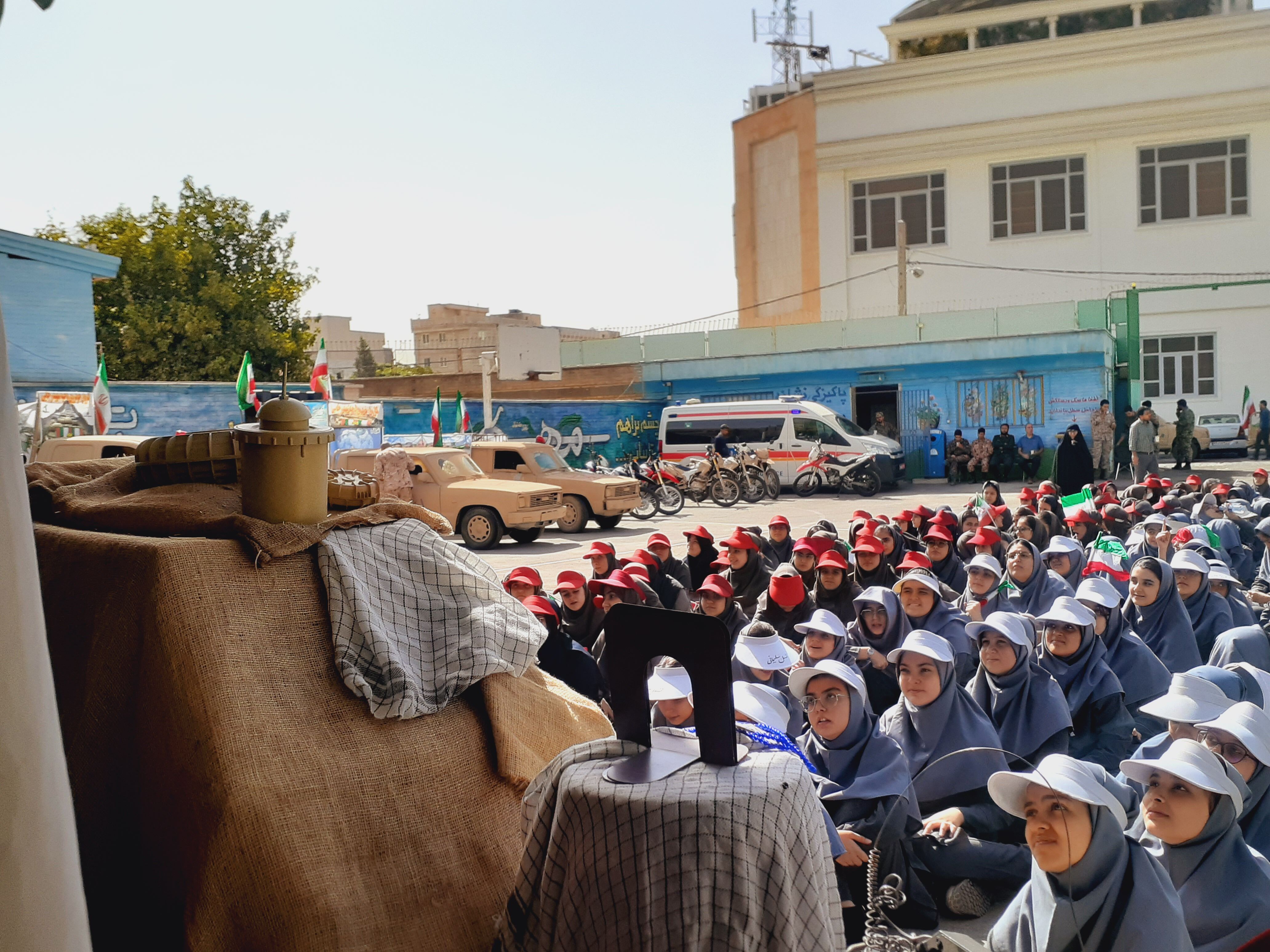 گرامیداشت هفته دفاع مقدس و زنگ مهر در مدرسه شایستگان