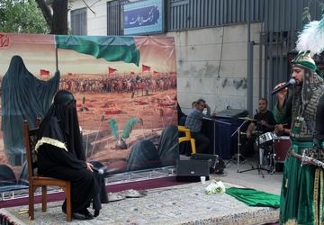 اجرای تعزیه شهادت حضرت علی‌اکبر در شب پنجم ده دوم محرم