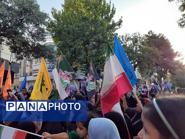 جلوه‌هایی از اجتماع مردم بجنورد در تجلیل از بانوی شجاع رسانه ملی