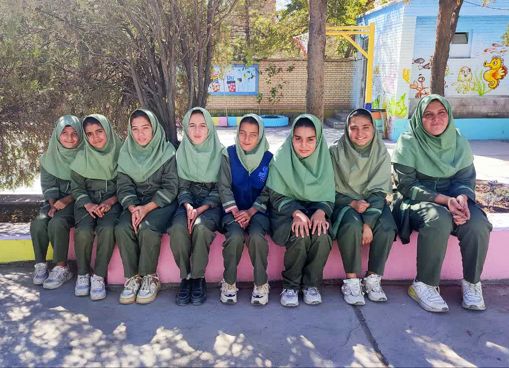 قاب یادگاری از دانش آموزان دبستان میلاد شهرستان نیشابور