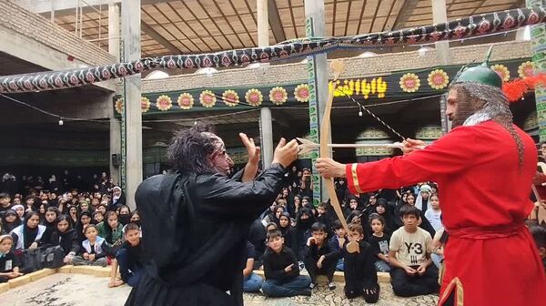همایش شیرخوارگان حسینی با حضور خیل عظیمی از عزاداران در فاروج 