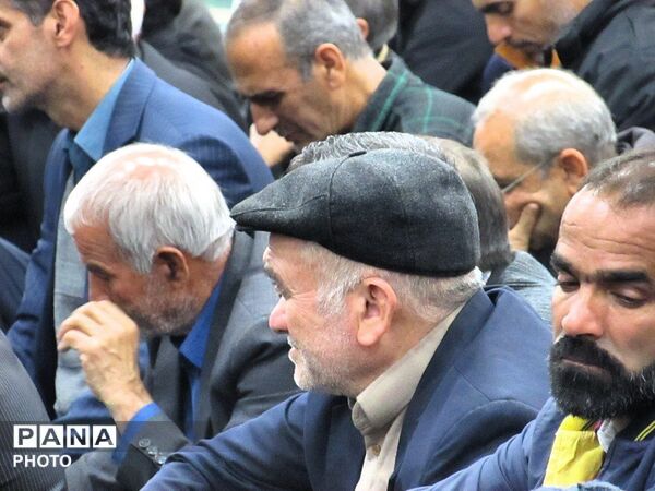 حضور اقشار مختلف مردم در مراسم اربعین رهبر شهید 