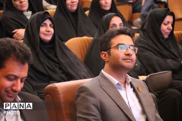 تجلیل از معلمان نمونه  در گناباد 