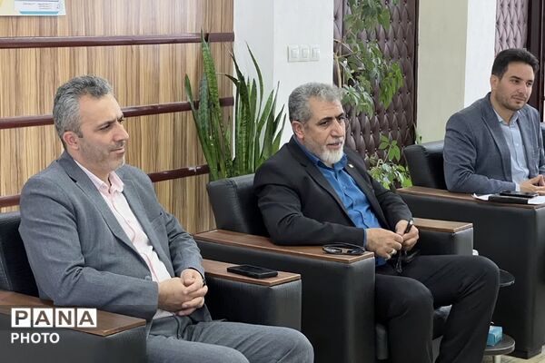 گلباران مزار شهدای فیروزکوه هم‌زمان با آغاز هفته دولت؛ تجدید میثاق مسئولان با آرمان‌های شهدا