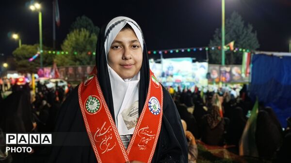 حضور پرشور دانش‌آموزان پیشتاز تویسرکانی در یادواره شهدا