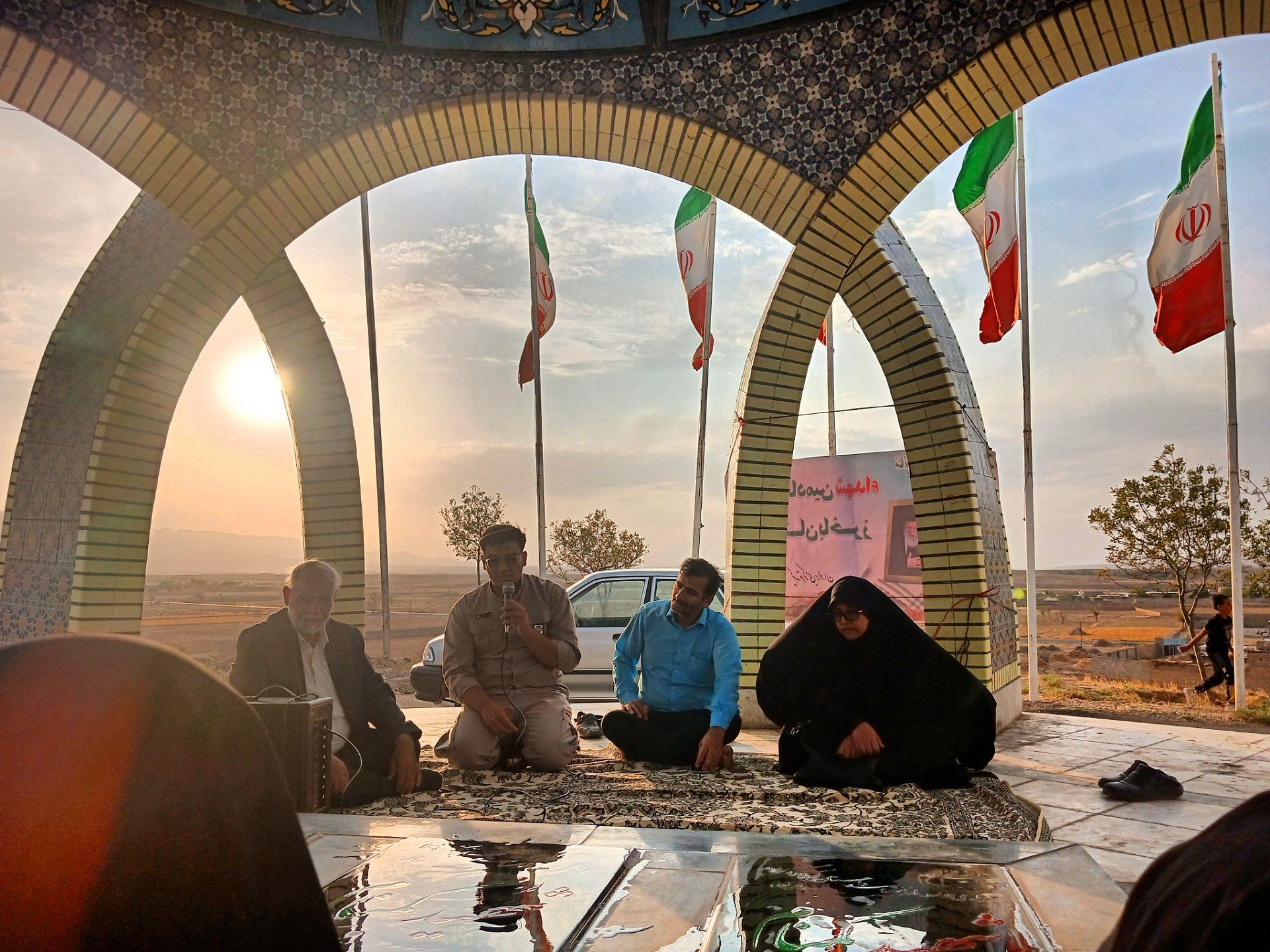 قرائت زیارت آل یاسین در جوار مزار شهدای گمنام