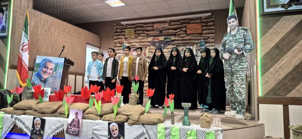 یادواره شهدای مدافع حرم در دبستان شاهد آقامصطفی خمینی کاشمر
