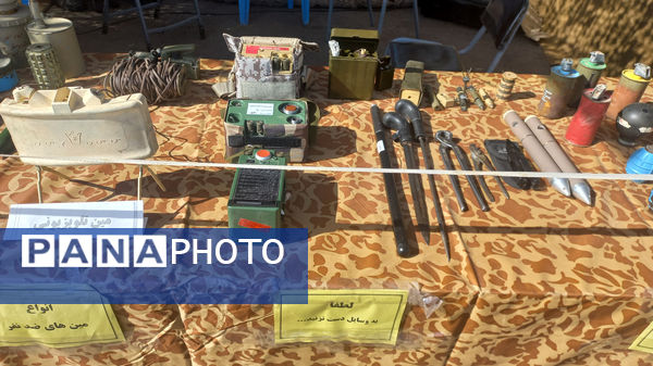 نمایشگاه هفته دفاع مقدس در مجتمع فرهنگی و ورزشی فجر نیشابور