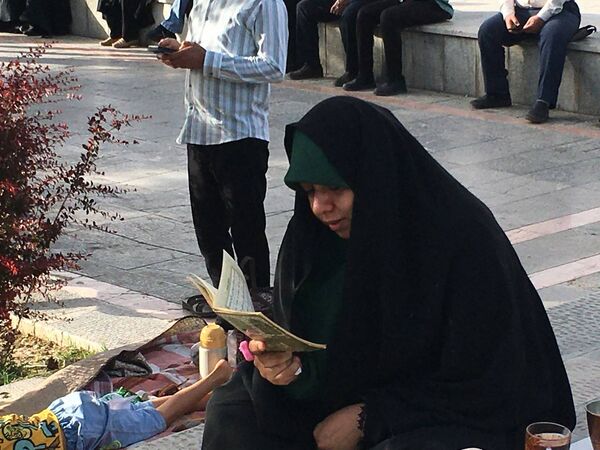 برپایی مراسم دعای عرفه در گلستان شهدای اصفهان