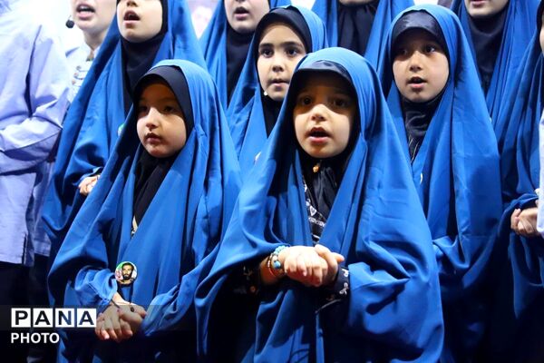 سوگواره شبانه دانش آموزان تبریز در تجمعات مردمی برای رهبر شهید