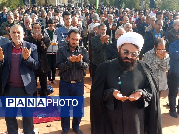 نماز عید فطر در گلزار شهدا شهرستان کوهپایه