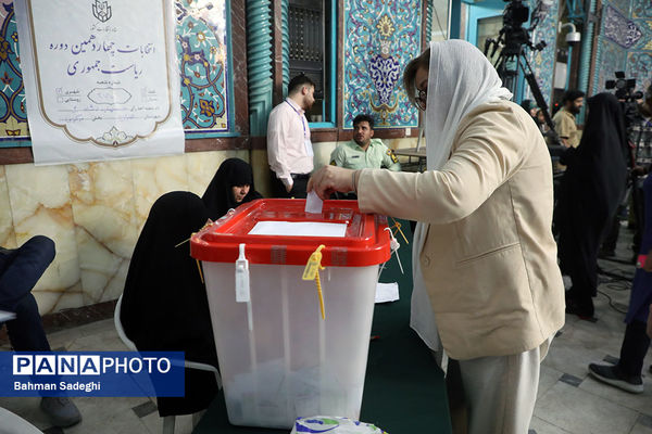 مرحله دوم انتخابات چهاردهمین دوره ریاست‌ جمهوری در حسینیه ارشاد