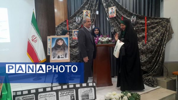 بزرگداشت یادواره شهدا در ایام الله دهه فجر دبستان آرمیتا مصلی نژاد ناحیه هفت