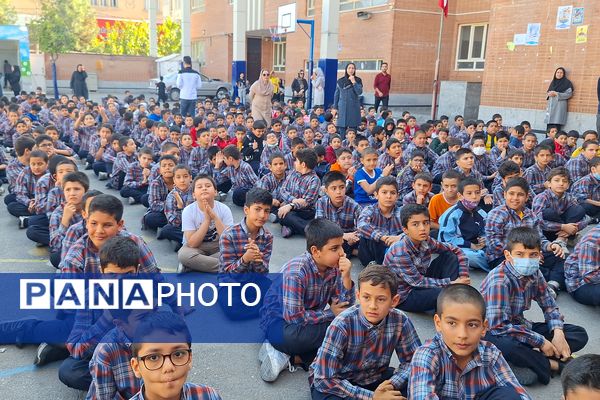 مراسم روز دانش‌آموز در آموزشگاه معارف ناحیه۳ شیراز 