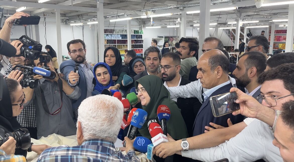بازدید مهاجرانی از ۲ مجتمع تولیدی در بندر انزلی