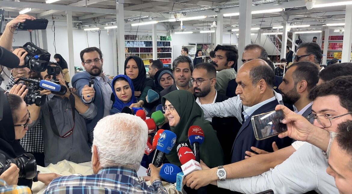 بازدید مهاجرانی از ۲ مجتمع تولیدی در بندر انزلی
