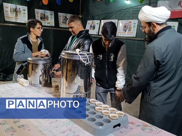 نمایشگاه دستاوردهای انقلاب دانش‌آموزان صدرا در ابرکوه