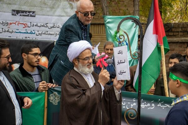 شرکت پرشور دهه هشتادی و نودی‌‌های شهر محلات در یوم‌الله ۱۳ آبان