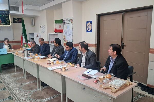  جلسه مدیران قطب ۵ دوره ابتدایی در مدرسه قائم(عج) بهارستان‌دو