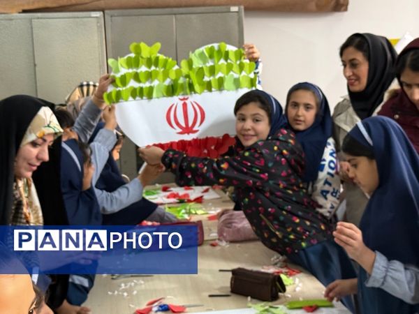 رویداد مادر دختری با محوریت پرچم ایران در مدرسه المهدی ناحیه 2 کرج 