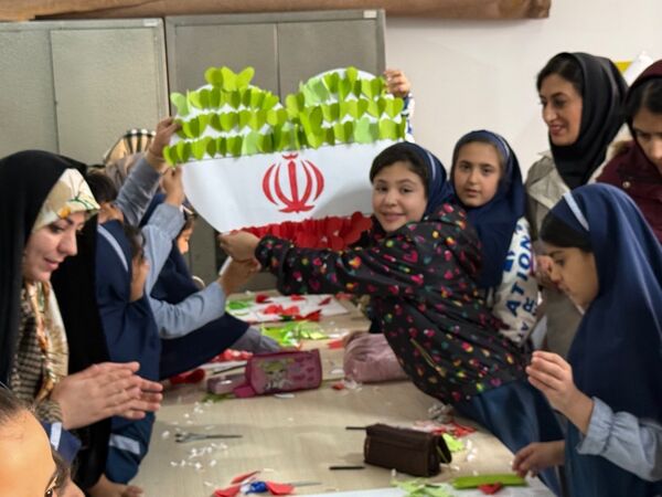 رویداد مادر دختری با محوریت پرچم ایران در مدرسه المهدی ناحیه 2 کرج 