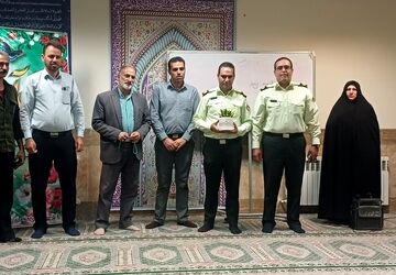 بزرگداشت هفته نیروی انتظامی در دبستان مرحوم واحدی شهرستان زارچ 