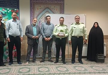 بزرگداشت هفته نیروی انتظامی در دبستان مرحوم واحدی شهرستان زارچ 
