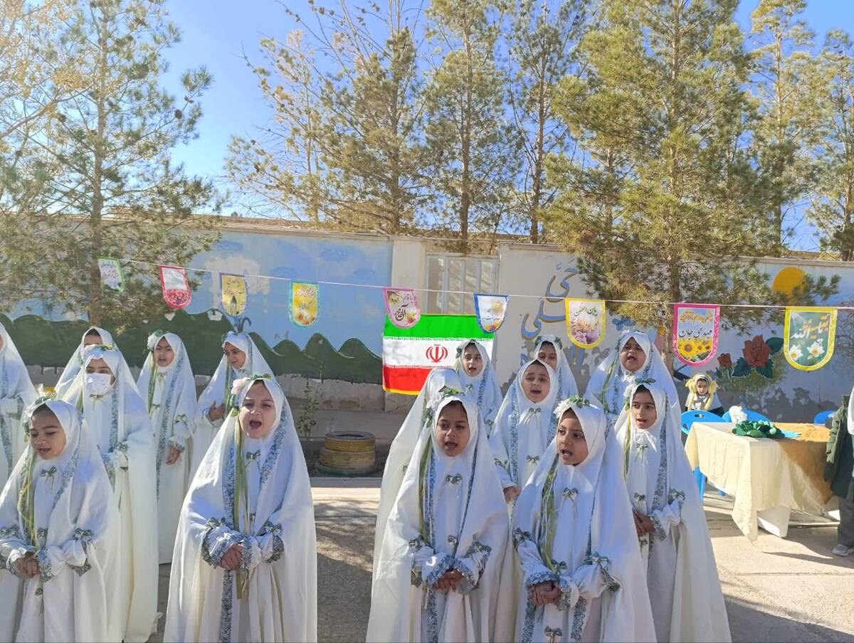 شور و هیجان هفته فرهنگ و هنر در دبستان خدیجه کبری ابرکوه